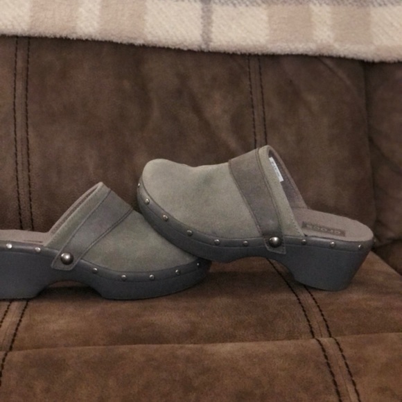 CROCS Shoes - *NWOT* Croc clogs